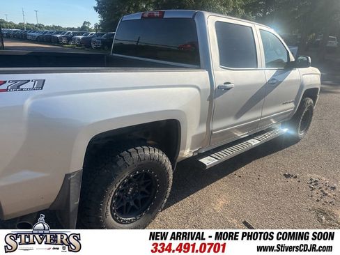 Used 2018 Chevrolet Silverado 1500 LT w/ All Star Edition AWD/4WD image 9