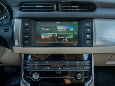 Used 2016 Jaguar XF Premium image 26