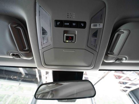Used 2025 Toyota RAV4 XLE AWD/4WD image 18