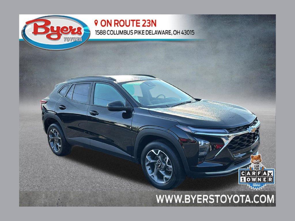 Used 2025 Chevrolet Trax LT FWD image 1