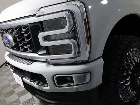 Used 2025 Ford F350 Platinum w/ Platinum Plus Package image 39