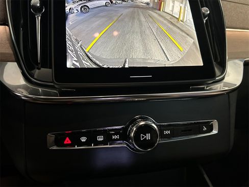 New 2026 Volvo XC90 B6 Plus w/ Protection Package Premier image 17