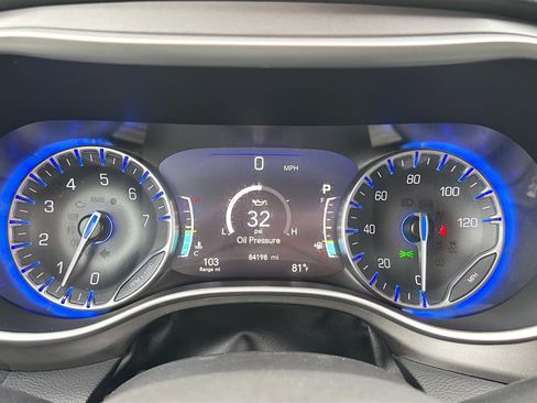 Used 2023 Chrysler Pacifica Touring-L FWD image 18