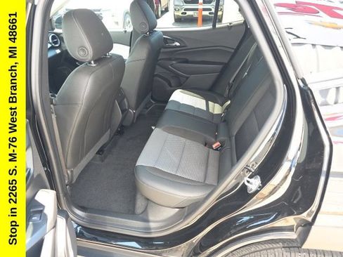 Used 2025 Chevrolet Trax LT FWD image 31