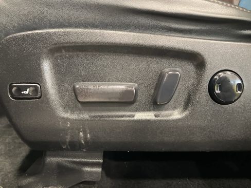 Used 2019 Toyota Highlander XLE image 13