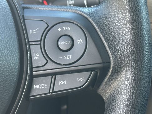 Used 2021 Toyota RAV4 XLE image 22