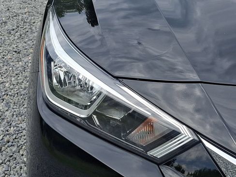 Used 2021 Nissan Versa S FWD image 10