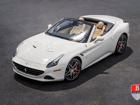 Used 2017 Ferrari California T RWD image 1