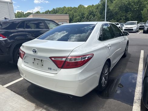 Used 2015 Toyota Camry XLE w/ Moonroof Package FWD image 7