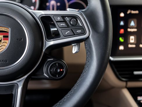 Used 2023 Porsche Cayenne Platinum Edition image 16