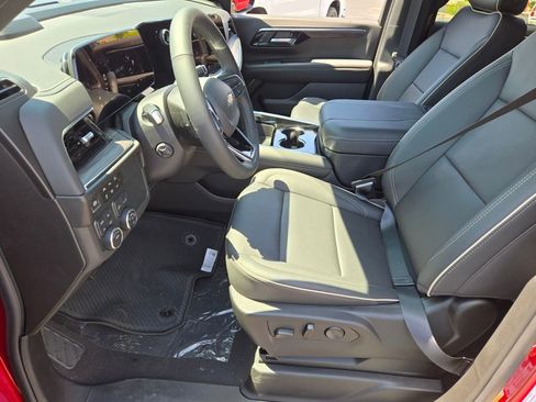 New 2025 Chevrolet Suburban Premier image 6