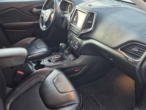 Used 2021 Jeep Cherokee Trailhawk image 15