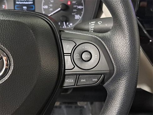 Used 2025 Toyota Corolla LE w/ Convenience Package image 25