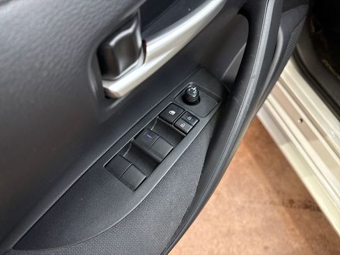 Used 2021 Toyota Corolla LE image 12