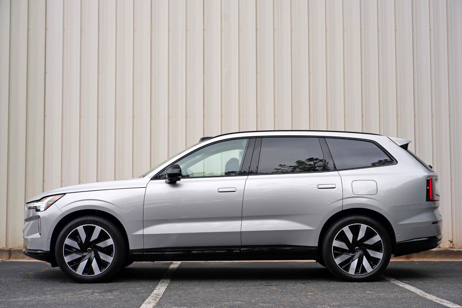 Used 2025 Volvo EX90 Ultra AWD/4WD image 9