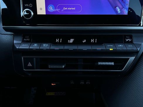 Used 2025 Toyota Camry SE image 27