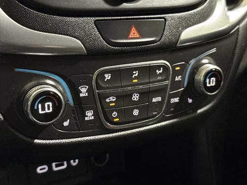 Used 2021 Chevrolet Equinox LT w/ Driver Convenience Package FWD image 16