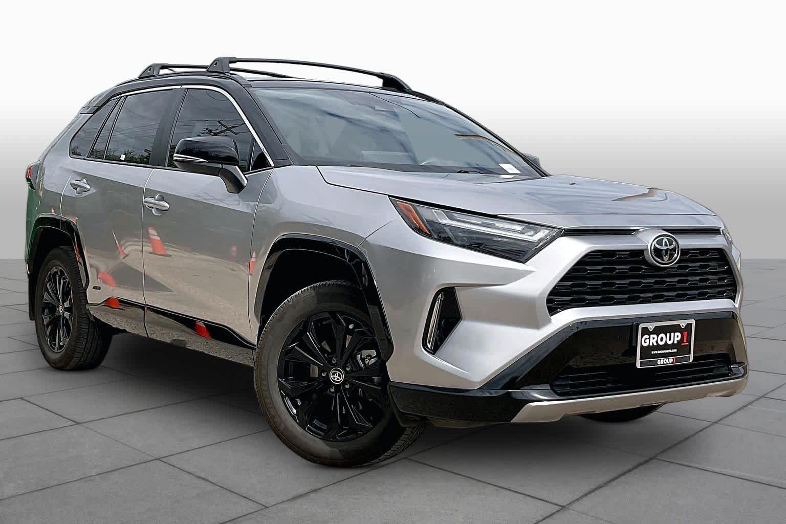 Used 2025 Toyota RAV4 XSE AWD/4WD image 3
