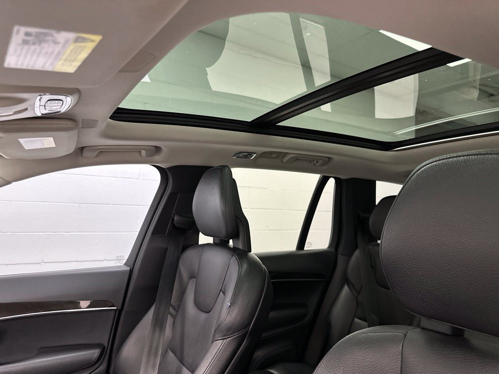 Used 2017 Volvo XC90 T6 Momentum w/ Vision Package AWD/4WD image 18
