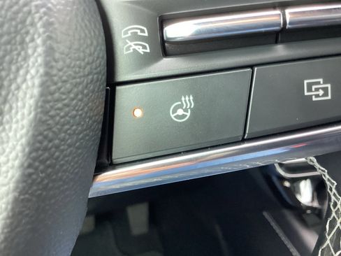 Used 2025 Chevrolet Traverse LT FWD image 31