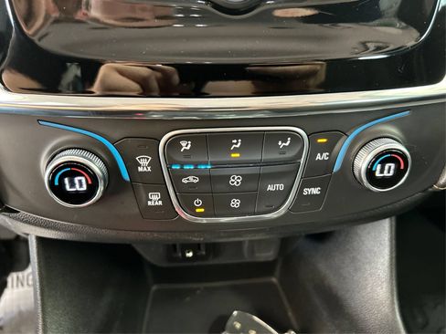 Used 2020 Chevrolet Traverse LT FWD image 27