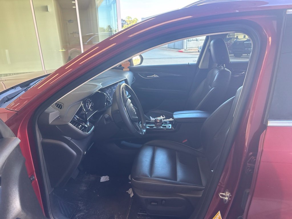 Used 2023 Buick Envision Essence FWD image 3