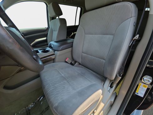 Used 2017 Chevrolet Suburban LS RWD image 16