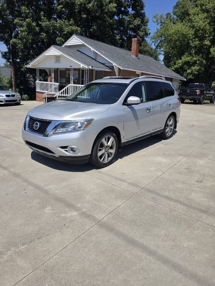 Used 2015 Nissan Pathfinder Platinum w/ Cargo Package FWD image 2
