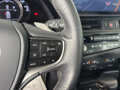 Used 2022 Lexus ES 300h F Sport image 29