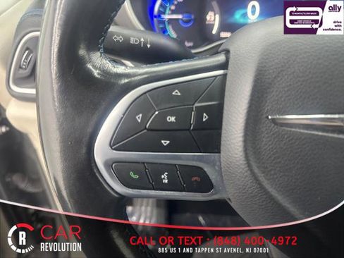 Used 2021 Chrysler Pacifica Touring-L image 22