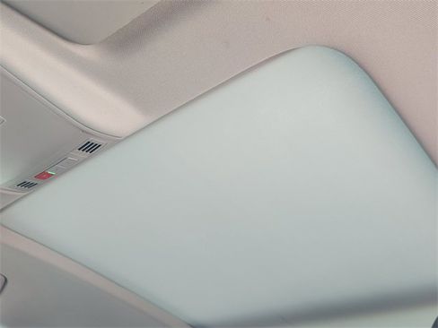 Used 2023 Volkswagen Taos SE image 25