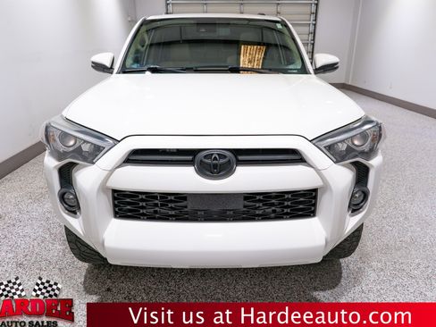 Used 2020 Toyota 4Runner SR5 Premium w/ Moonroof Package RWD image 7