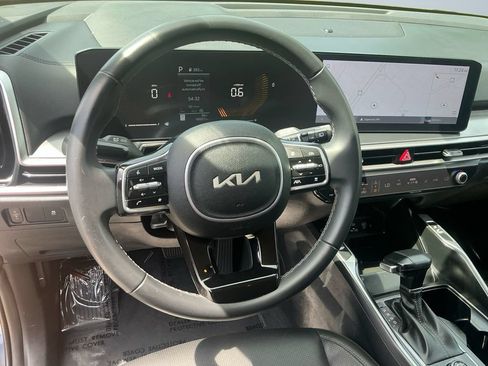 Used 2024 Kia Sorento S FWD image 13