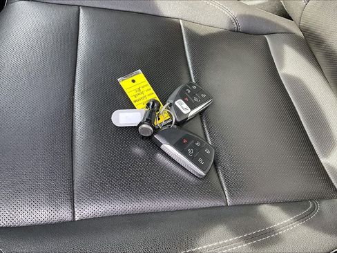 Used 2022 Chevrolet Silverado 1500 LTZ image 15