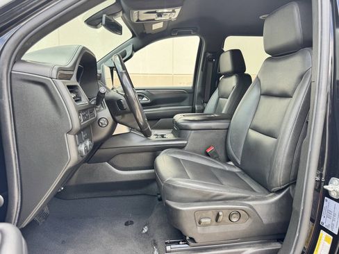 Used 2022 Chevrolet Suburban LT w/ Luxury Package RWD image 10