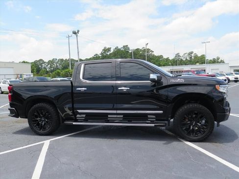 Used 2024 Chevrolet Silverado 1500 High Country w/ Technology Package AWD/4WD image 2