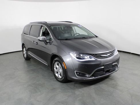 Used 2018 Chrysler Pacifica Limited w/ Advanced Safetytec Group FWD image 4