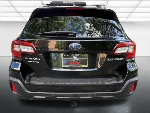 Used 2018 Subaru Outback 2.5i Touring AWD/4WD image 4