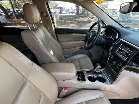 Used 2018 Jeep Grand Cherokee Limited image 46