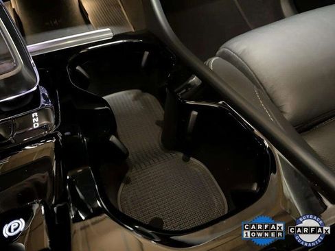 Used 2025 Volvo XC40 B5 Plus image 60