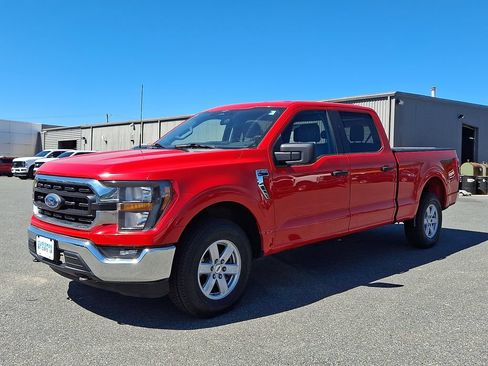 Used 2023 Ford F150 XLT AWD/4WD image 3