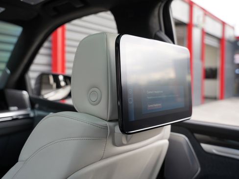 Used 2026 Cadillac Escalade V w/ LPO, ONYX Package image 19