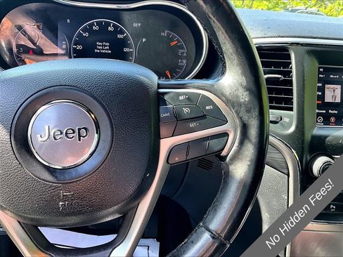 Used 2020 Jeep Grand Cherokee Laredo AWD/4WD image 15