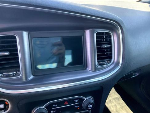 Used 2018 Dodge Charger SXT RWD image 30