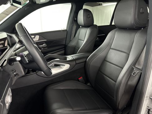 Used 2025 Mercedes-Benz GLS 450 4MATIC image 28