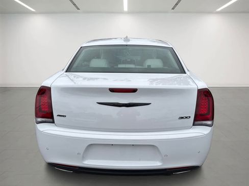 Used 2022 Chrysler 300 Touring L w/ Popular Equipment Group image 5