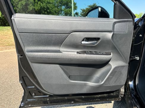 New 2026 Nissan Kicks SV w/ Charging Package FWD image 8