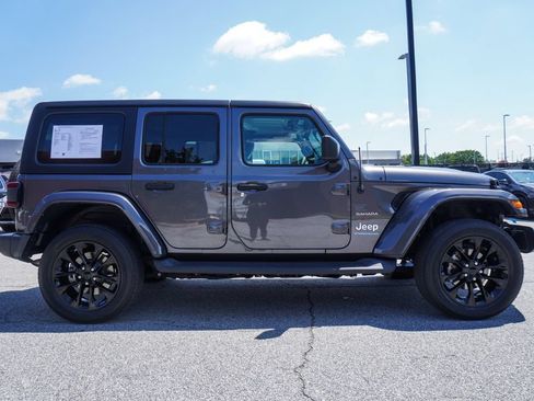 Used 2023 Jeep Wrangler Unlimited Sahara w/ Cold Weather Group AWD/4WD image 29