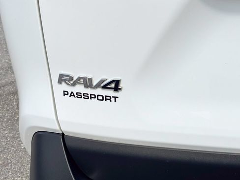 Used 2025 Toyota RAV4 XLE AWD/4WD image 13