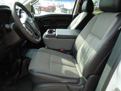 Used 2018 Nissan Titan S w/ S Utility Package RWD image 8